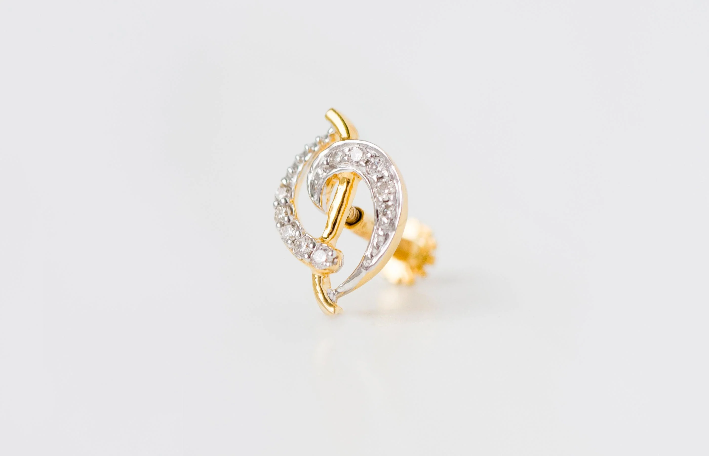 18ct Gold Diamond Cluster Screw Back Nose Stud - Image 3