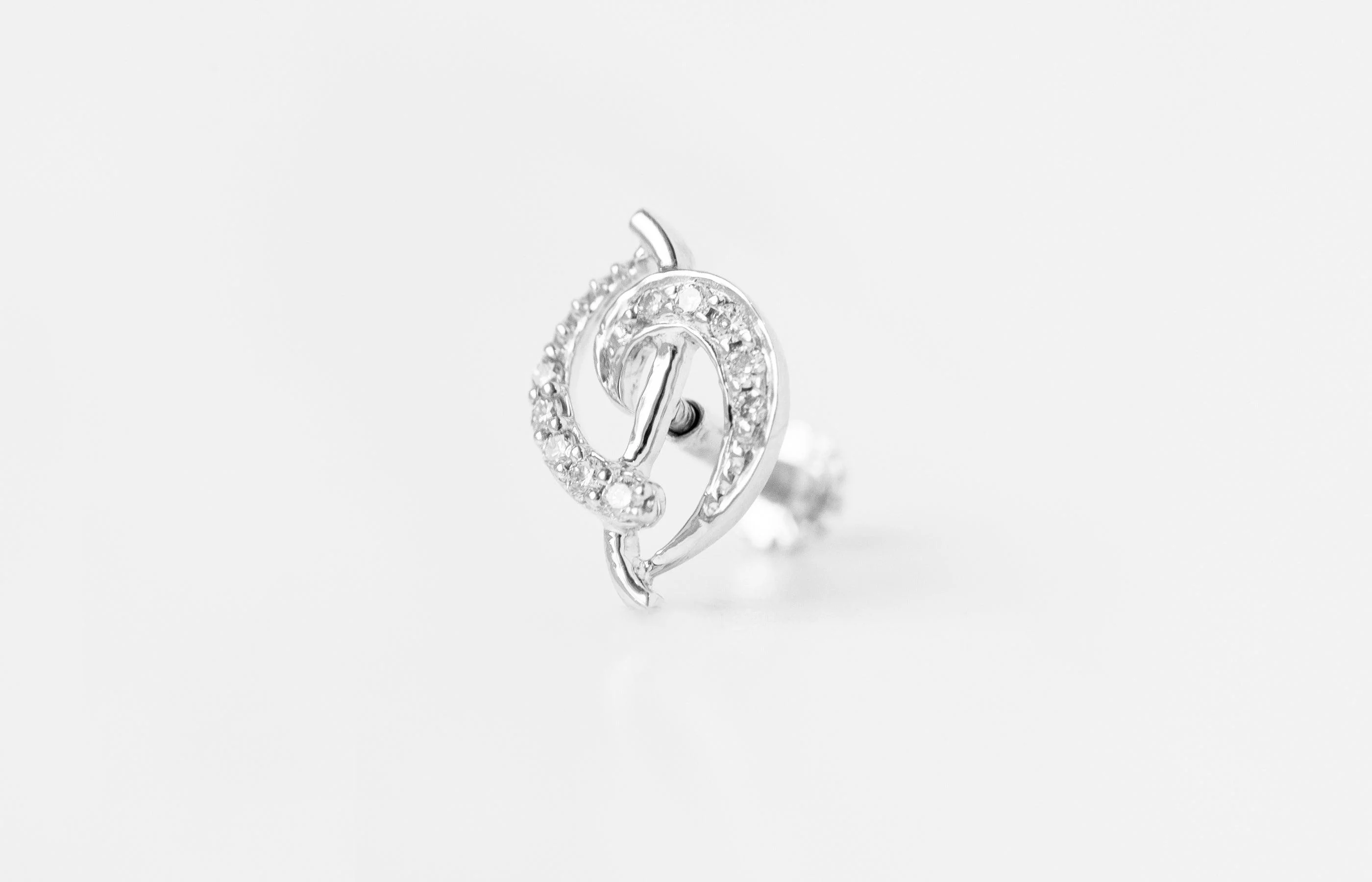18ct Gold Diamond Cluster Screw Back Nose Stud - Image 4