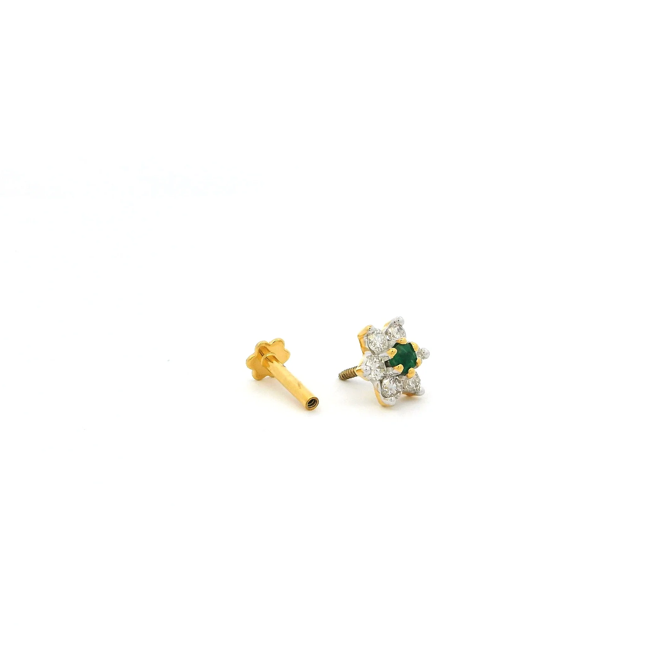 18ct Gold Diamond and Emerald Cluster Screw Back Nose Stud. - Image 3